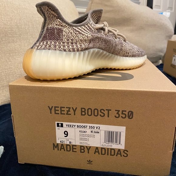 YEEZY boost 350 V2 in Zyon. Size 9. Only worn once and in...